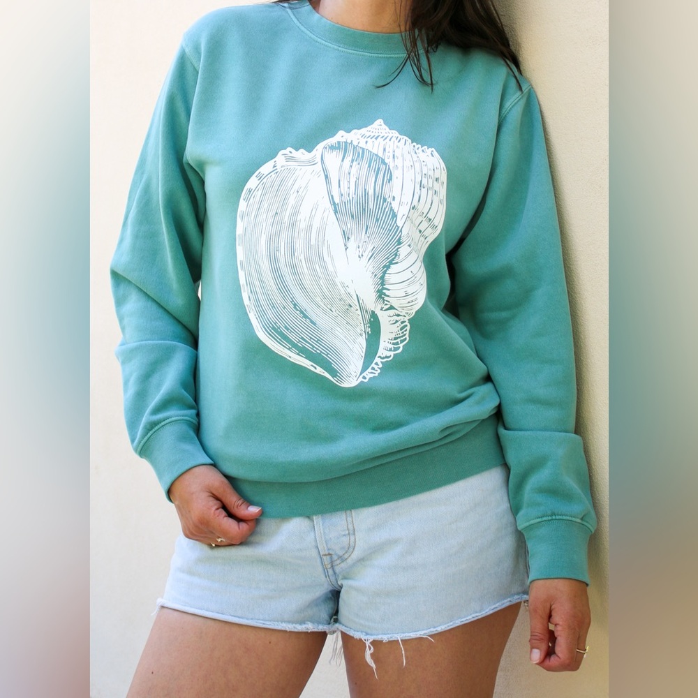 BEACHLY CONCHA CREW AZURE Sweater Size Small Brand New